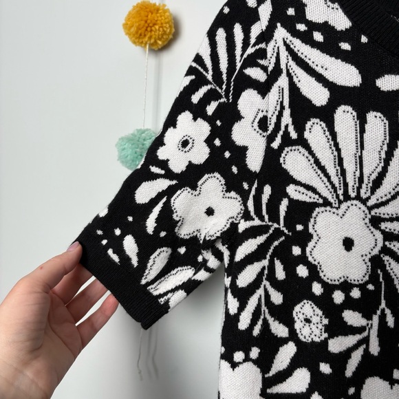 Ann Taylor Black and White Floral Mixed Media Short Sleeve Sweater Blouse - Picture 5 of 7